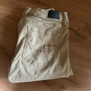 Khaki skinny jeans from American eagle! Not very worn.
